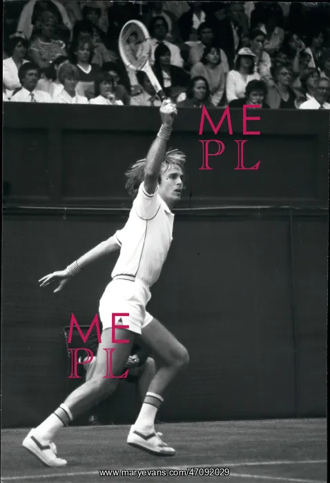 : John Lloyd in tennis match at Wimbledon : John Lloyd in tennis match at Wimbledon