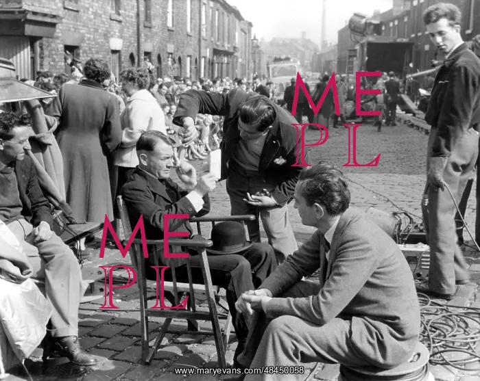 : John Mills : John Mills