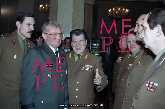 : John Shalikashvili visits Russia : John Shalikashvili visits Russia