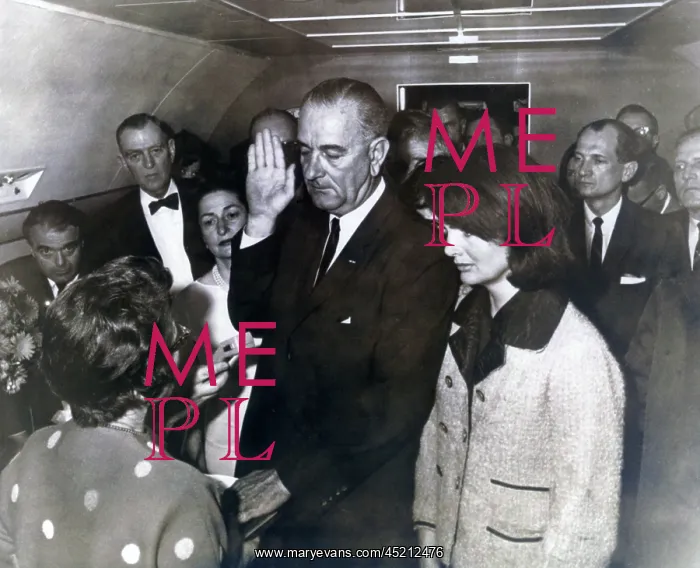 : Johnson taking oath. Ladybird Johnson and ? : Johnson taking oath. Ladybird Johnson and ?