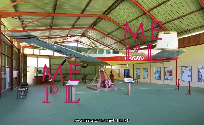 : Jojo, Aeroplane, Centre Jacques Brel, Hiva Oa : Jojo, Aeroplane, Centre Jacques Brel, Hiva Oa