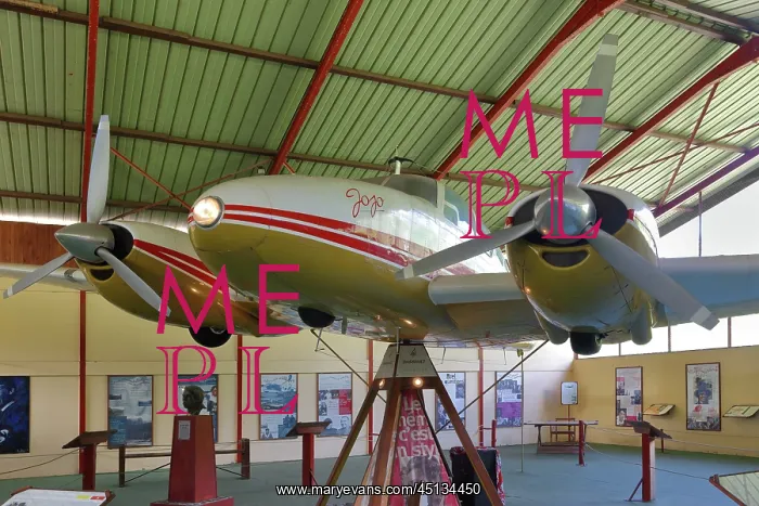 : Jojo, Aeroplane, Centre Jacques Brel, Hiva Oa : Jojo, Aeroplane, Centre Jacques Brel, Hiva Oa