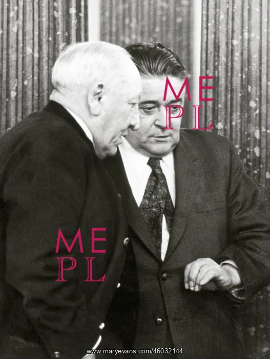 : Josef Krainer talking to Eduard Wallnoefer : Josef Krainer talking to Eduard Wallnoefer
