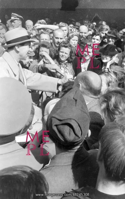 : Joseph Goebbels in a crowd of people, 1943 : Joseph Goebbels in a crowd of people, 1943