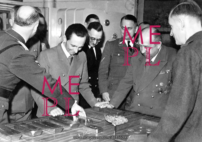 : Joseph Goebbels, Funk and Ohlendorf with gold bars made from : Joseph Goebbels, Funk and Ohlendorf with gold bars made from