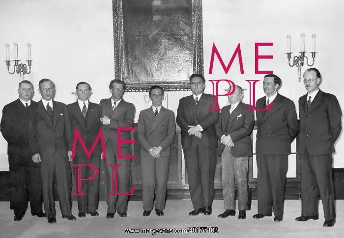 : Joseph Goebbels with poets at a reception in the Reichspropa : Joseph Goebbels with poets at a reception in the Reichspropa