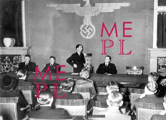 : Joseph Goebbels speaks to journalists : Joseph Goebbels speaks to journalists