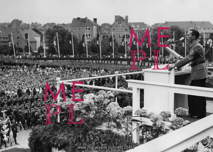 : Joseph Goebbels in Weimar, 1936 : Joseph Goebbels in Weimar, 1936