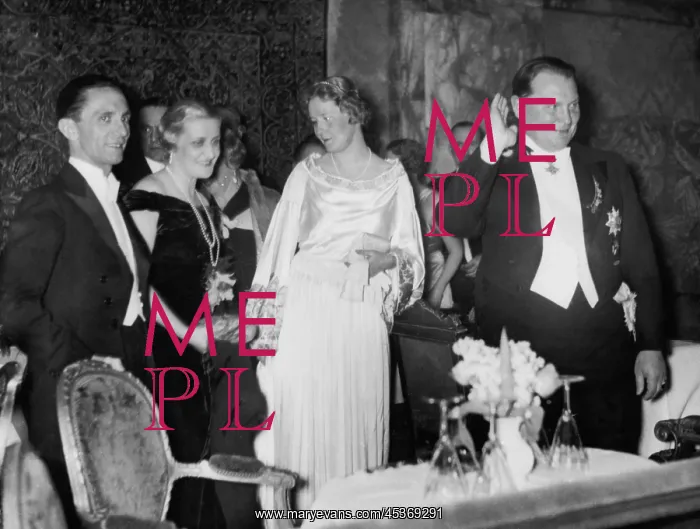 : Joseph and Magda Goebbels with Emmy and Hermann : Joseph and Magda Goebbels with Emmy and Hermann