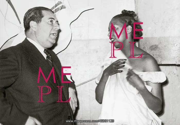 : Josephine Baker and Paul Derval, talking to each other : Josephine Baker and Paul Derval, talking to each other