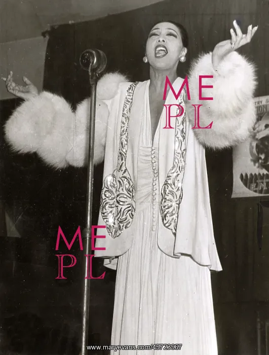: Josephine Baker singing to British Factory Workers : Josephine Baker singing to British Factory Workers