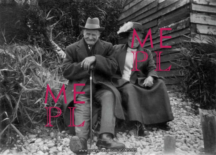 : Jovial elderly couple : Jovial elderly couple