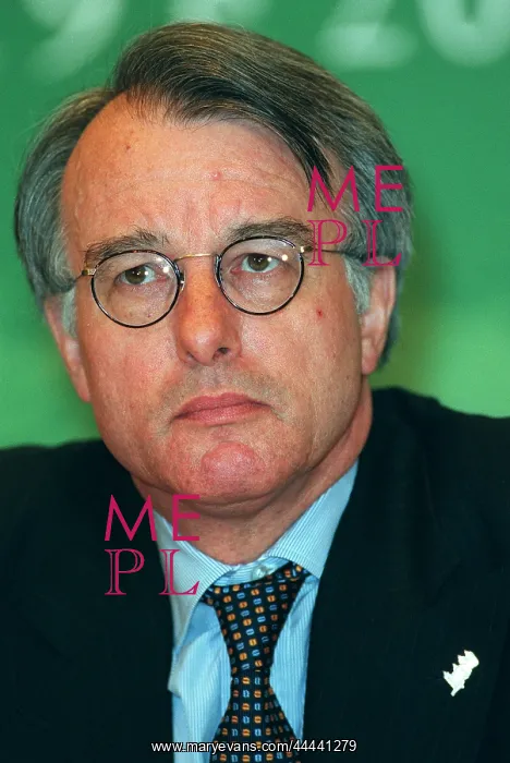 : Jozias Van Aartsen : Jozias Van Aartsen