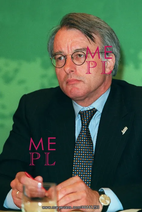 : Jozias Van Aartsen : Jozias Van Aartsen