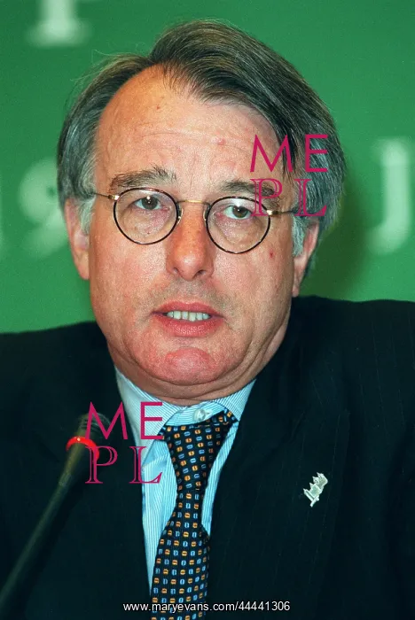 : Jozias Van Aartsen : Jozias Van Aartsen