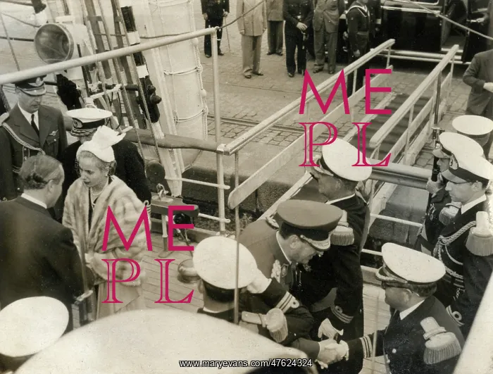 : Juan and Eva Peron visiting Spanish training ship : Juan and Eva Peron visiting Spanish training ship