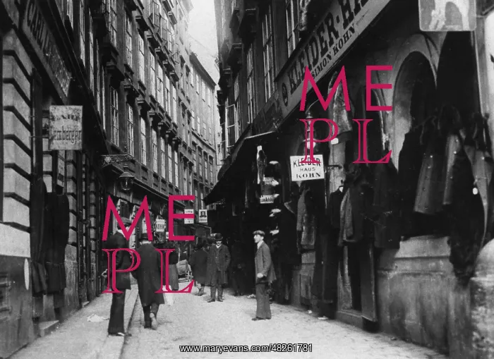 : The Judengasse in Vienna, 1909 : The Judengasse in Vienna, 1909