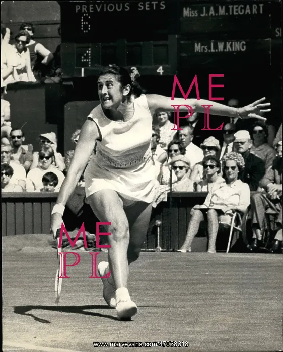 : Judy Tegart in tennis match at Wimbledon : Judy Tegart in tennis match at Wimbledon