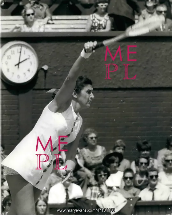 : Judy Tegart in tennis match at Wimbledon : Judy Tegart in tennis match at Wimbledon