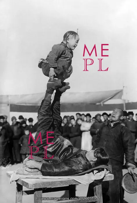 : Jugglers in China, 1926 : Jugglers in China, 1926