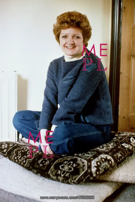 : Julia Mckenzie - English actress, presenter, and theatre dir : Julia Mckenzie - English actress, presenter, and theatre dir