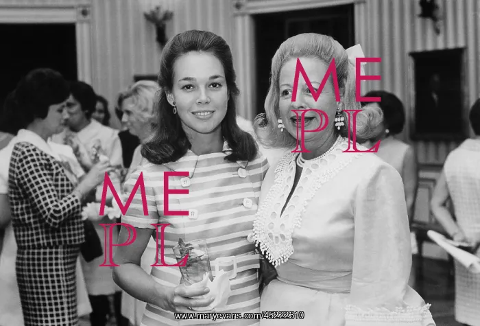 : Julie Nixon Eisenhower with Martha Mitchell ? : Julie Nixon Eisenhower with Martha Mitchell ?