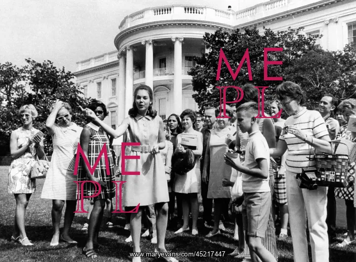: Julie Nixon Eisenhower worked as a White ? : Julie Nixon Eisenhower worked as a White ?
