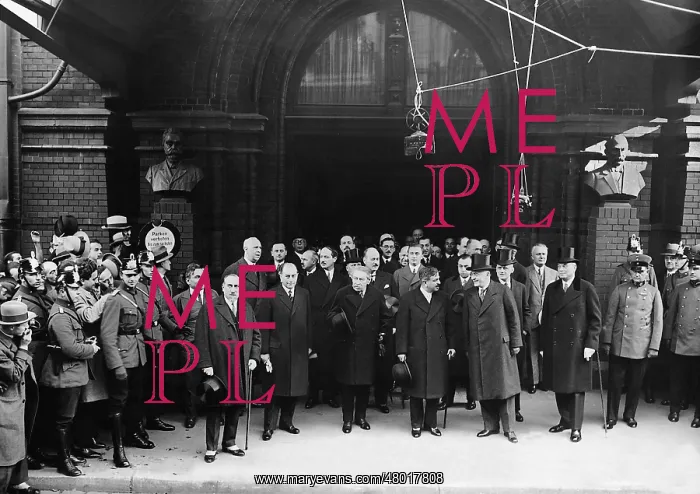 : Julius Curtius, Heinrich Bruening, Pierre Laval and Aristide : Julius Curtius, Heinrich Bruening, Pierre Laval and Aristide