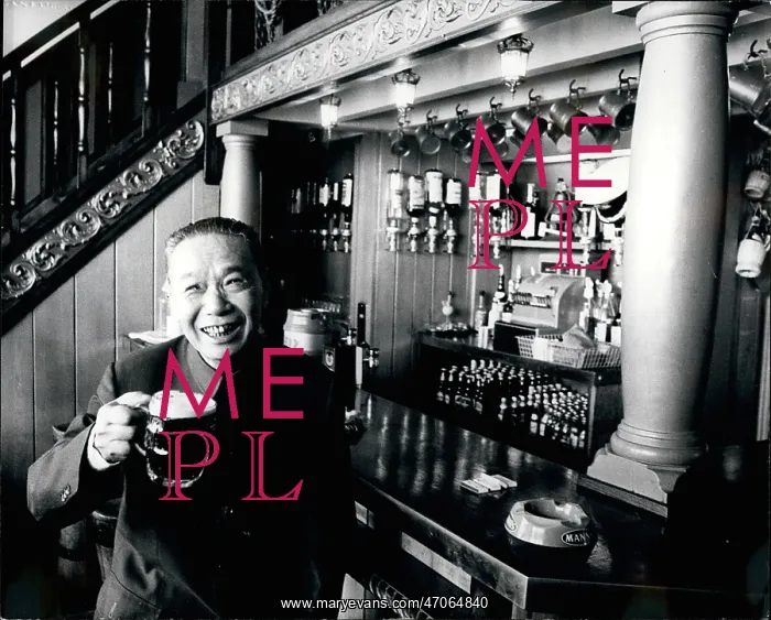 : China. Jun. 06, 1973 - Mao's Foreign Minister downs a British Pint : China. Jun. 06, 1973 - Mao's Foreign Minister downs a British Pint