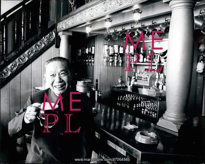 : China. Jun. 06, 1973 - Mao's Foreign Minister downs a British Pint : China. Jun. 06, 1973 - Mao's Foreign Minister downs a British Pint