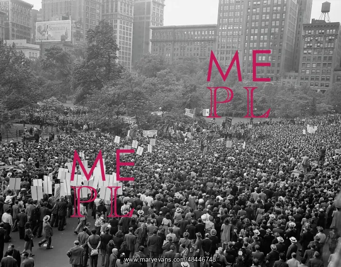 : June 6, 1944 - A crowd on D-day in Madison : June 6, 1944 - A crowd on D-day in Madison