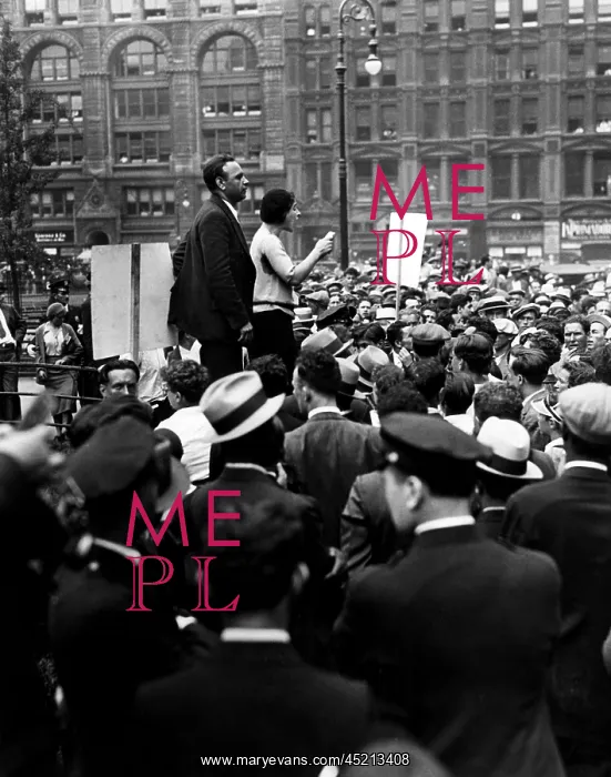 : June Croll addresses a crowd of communists ? : June Croll addresses a crowd of communists ?