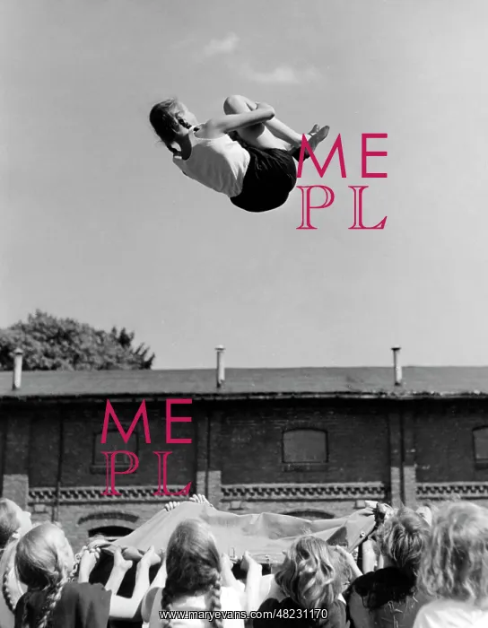 : Jungmaedel when bouncing, 1938 : Jungmaedel when bouncing, 1938