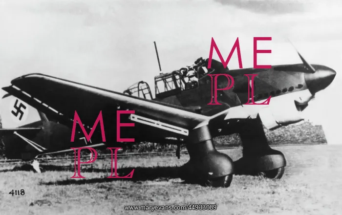 : Junkers Ju-87B Stuka : Junkers Ju-87B Stuka