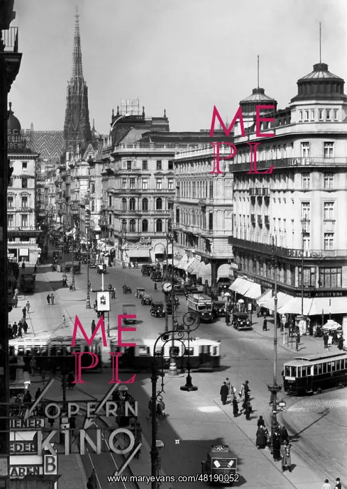 : Kaerntner Strasse in Vienna, 1936 : Kaerntner Strasse in Vienna, 1936