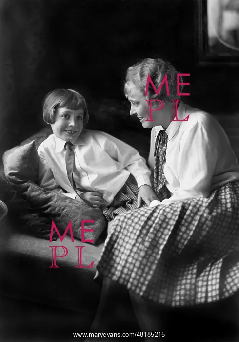 : Kaethe Haack with her daughter, 1928 : Kaethe Haack with her daughter, 1928