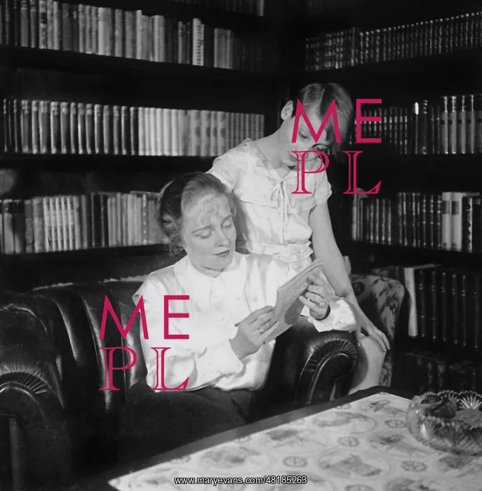 : Kaethe Haack with her daughter, 1934 : Kaethe Haack with her daughter, 1934