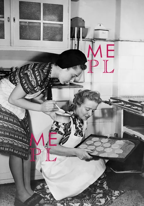 : Kaethe Haack and Hannelore Schroth, 1940 : Kaethe Haack and Hannelore Schroth, 1940