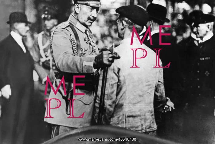 : Kaiser Wilhelm II in conversation with workers, 1918 : Kaiser Wilhelm II in conversation with workers, 1918
