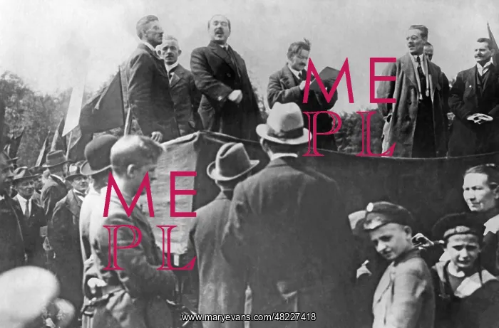 : Karl Liebknecht speaking during a International Workers : Karl Liebknecht speaking during a International Workers