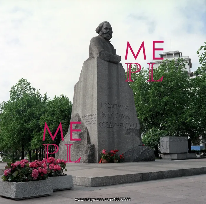 : Karl Marx monument in Moscow, 1987 : Karl Marx monument in Moscow, 1987