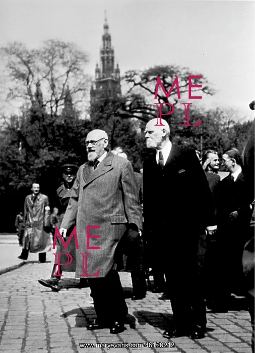 : Karl Renner and Theodor Korner 1945 : Karl Renner and Theodor Korner 1945