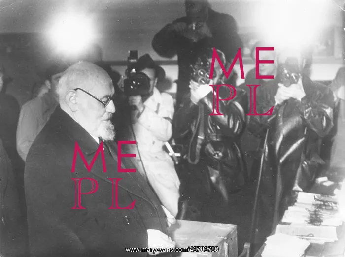 : Karl Renner at voting 1945 : Karl Renner at voting 1945