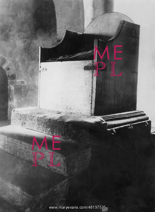 : Karl throne in the Cathedral of Aachen : Karl throne in the Cathedral of Aachen