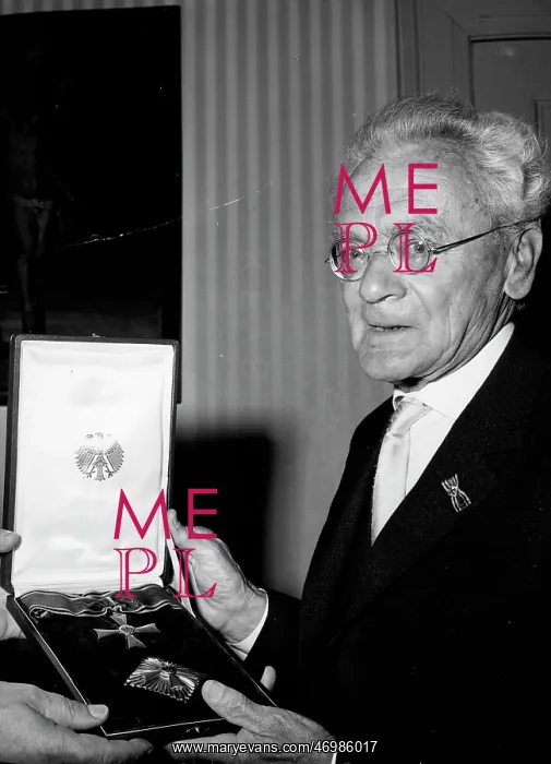 : Karl Von Frisch : Karl Von Frisch