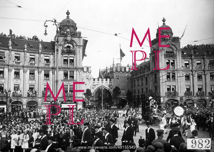 : Karlsplatz in Munich, 1925 : Karlsplatz in Munich, 1925
