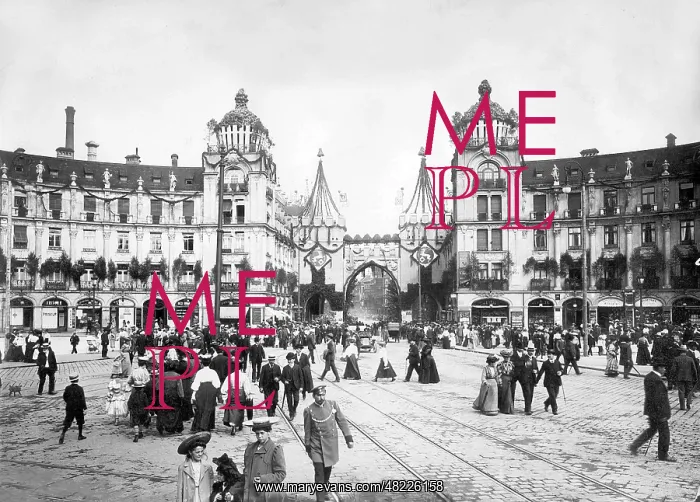 : On Karlsplatz Stachus in Munich, 1906 : On Karlsplatz Stachus in Munich, 1906
