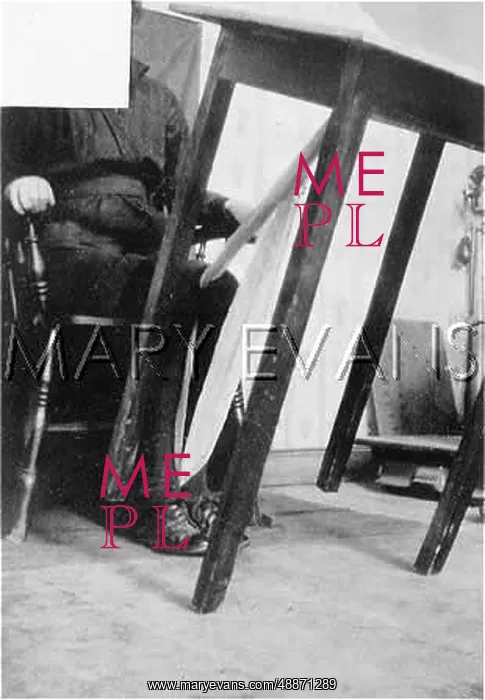 : Kathleen Goligher lifts a table : Kathleen Goligher lifts a table