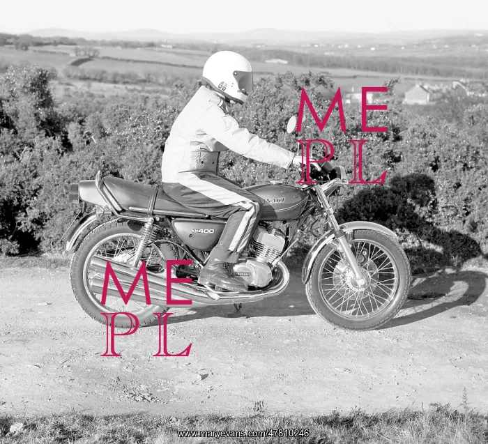  : Kawasaki KH400 motorcycle