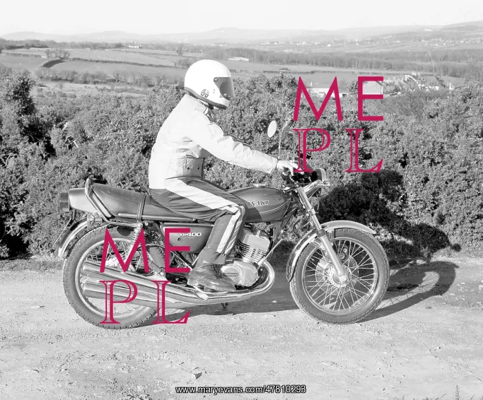  : Kawasaki KH400 motorcycle